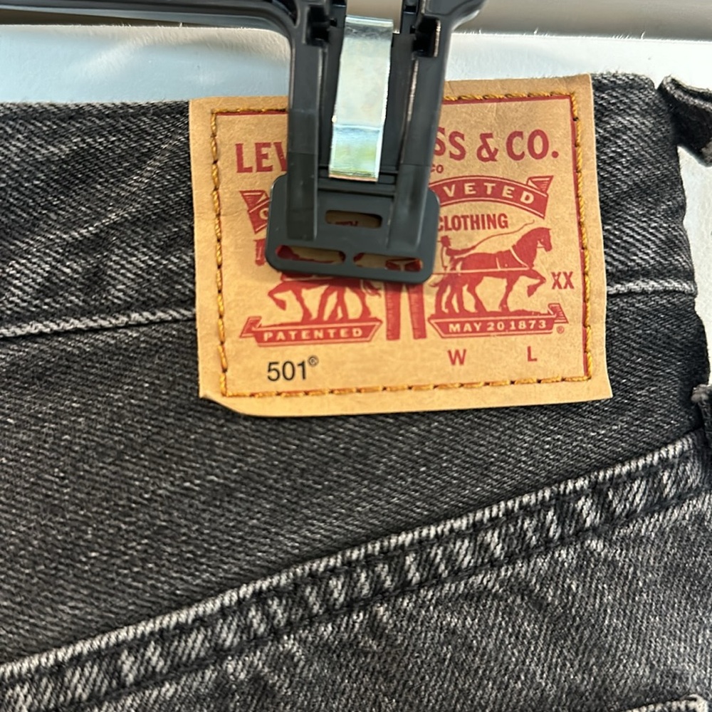 Levi’s 501 jean shorts - Picture 2 of 5